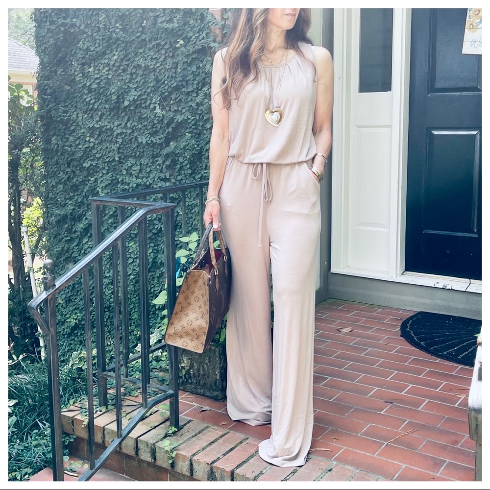 ✨LAST ONE✨Fabulous wide leg sleeveless jumpsuit with pockets - Picture 5 of 5